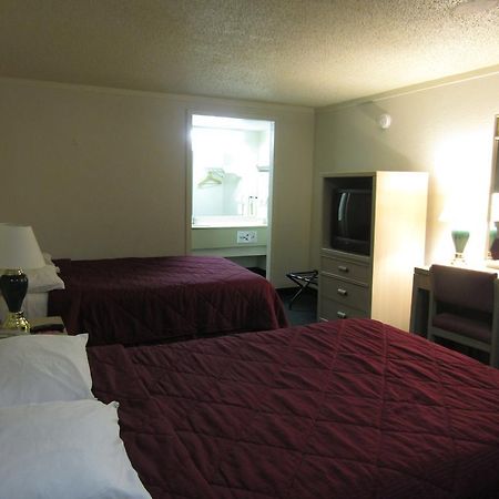 Austin Town Inn Austintown Экстерьер фото