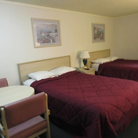 Austin Town Inn Austintown Экстерьер фото