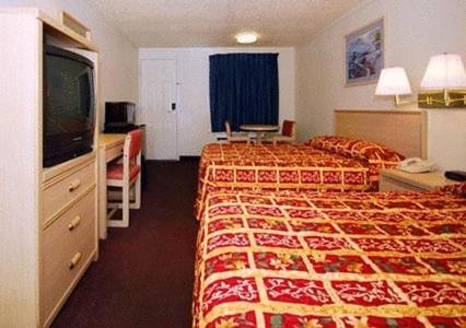 Austin Town Inn Austintown Номер фото