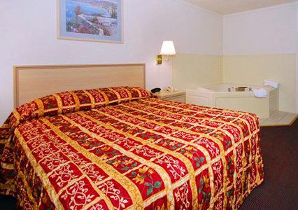 Austin Town Inn Austintown Номер фото