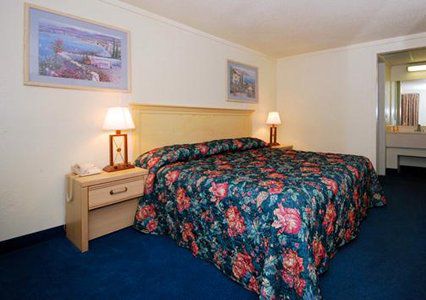 Austin Town Inn Austintown Номер фото