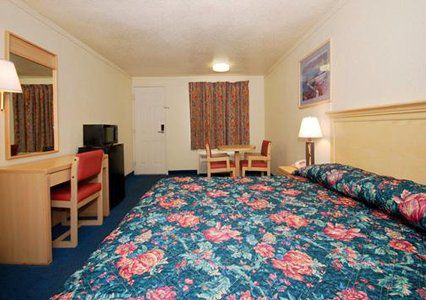 Austin Town Inn Austintown Номер фото